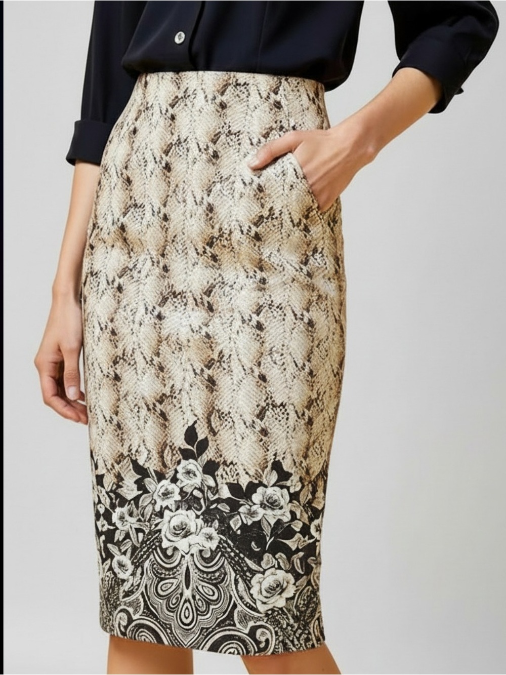 White House Black Market Beige Snake Print Pencil Skirt Black Rose Size 4